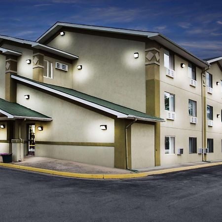 Super 8 By Wyndham Salem Va Motel Exterior photo
