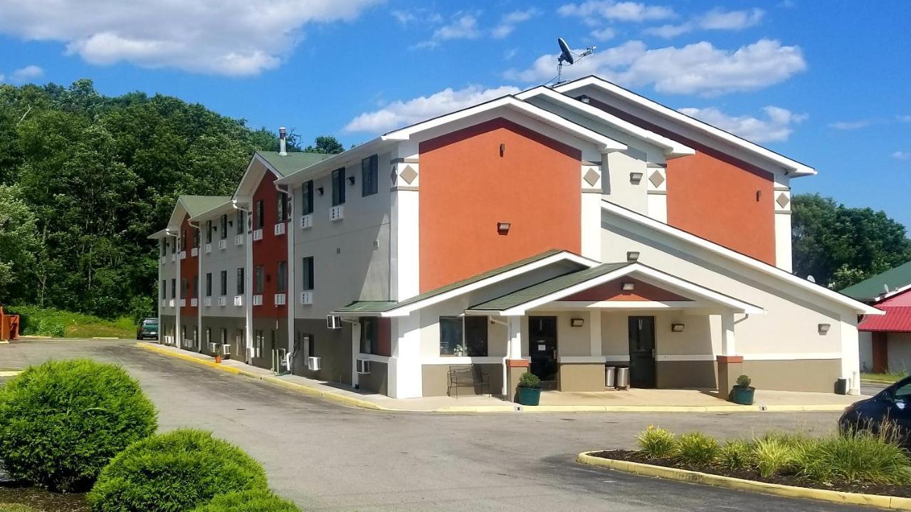 Super 8 By Wyndham Salem Va Motel Exterior photo